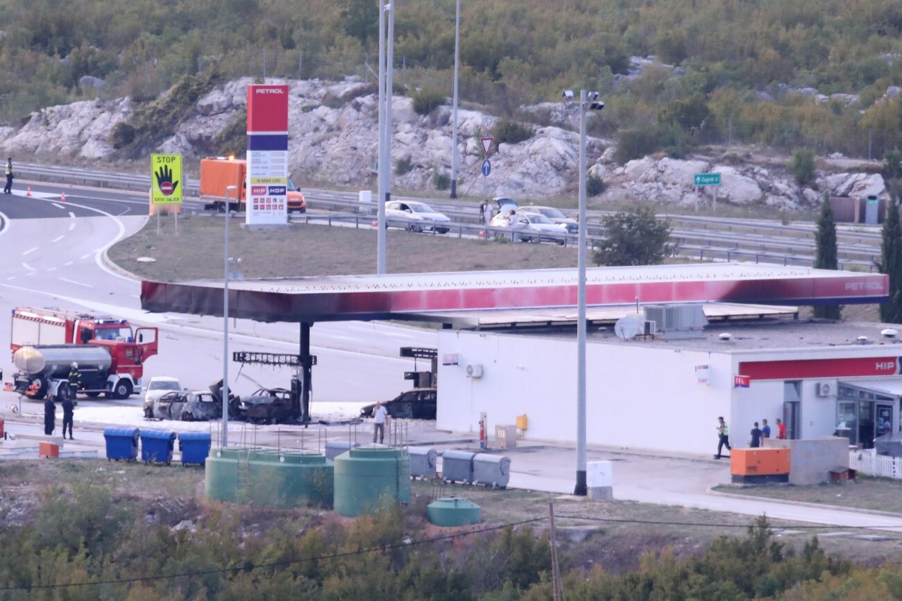 Strava na A1: Automobilom se zabio u benzinsku, jedna osoba poginula Strava na A1: Automobilom se zabio u benzinsku, jedna osoba poginula