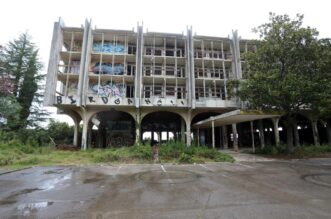 Malinska: Ruševine hotelskog naselja Haludovo Malinska: Ruševine hotelskog naselja Haludovo