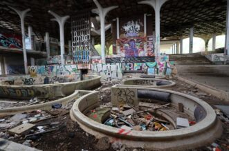 Malinska: Ruševine hotelskog naselja Haludovo Malinska: Ruševine hotelskog naselja Haludovo
