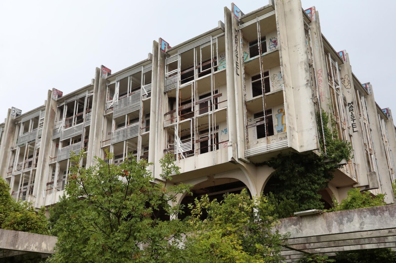 Malinska: Ruševine hotelskog naselja Haludovo Malinska: Ruševine hotelskog naselja Haludovo
