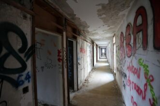 Malinska: Ruševine hotelskog naselja Haludovo Malinska: Ruševine hotelskog naselja Haludovo