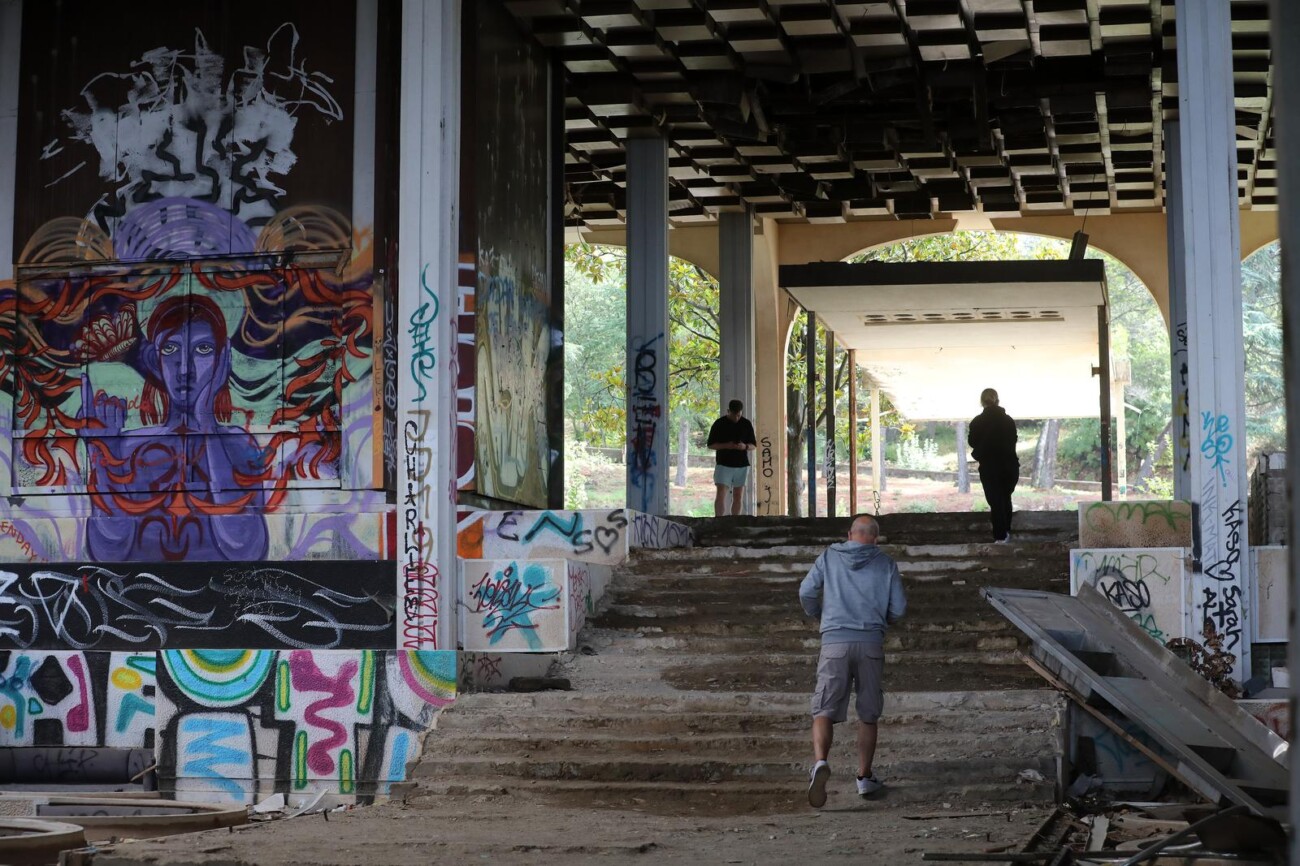 Malinska: Ruševine hotelskog naselja Haludovo Malinska: Ruševine hotelskog naselja Haludovo