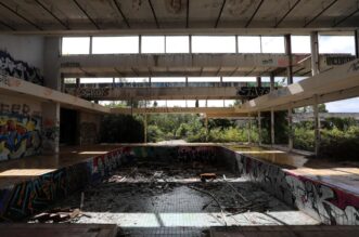 Malinska: Ruševine hotelskog naselja Haludovo Malinska: Ruševine hotelskog naselja Haludovo