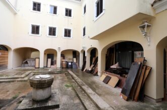 Malinska: Ruševine hotelskog naselja Haludovo Malinska: Ruševine hotelskog naselja Haludovo
