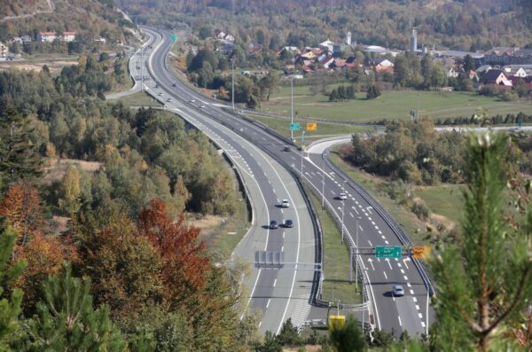 Pogled na autocestu A6 kod Fužina