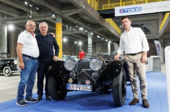 Rijeka: Izložba oldtimer automobila u Exportdrvu Rijeka: Izložba oldtimer automobila u Exportdrvu