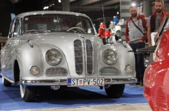 Rijeka: Izložba oldtimer automobila u Exportdrvu Rijeka: Izložba oldtimer automobila u Exportdrvu