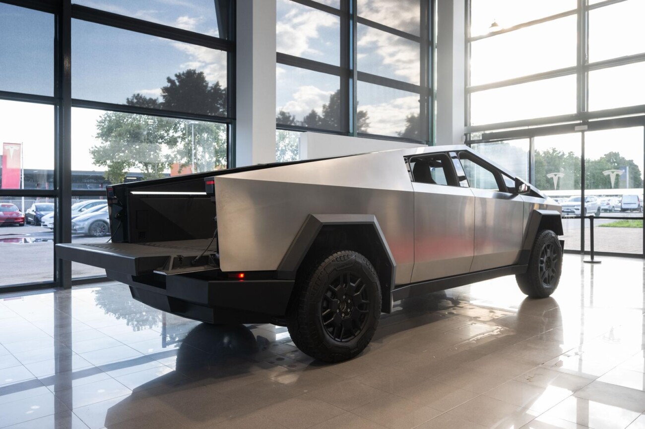 Tesla Cybertruck stigao u Hrvatsku, ali može se samo gledati Tesla Cybertruck stigao u Hrvatsku, ali može se samo gledati
