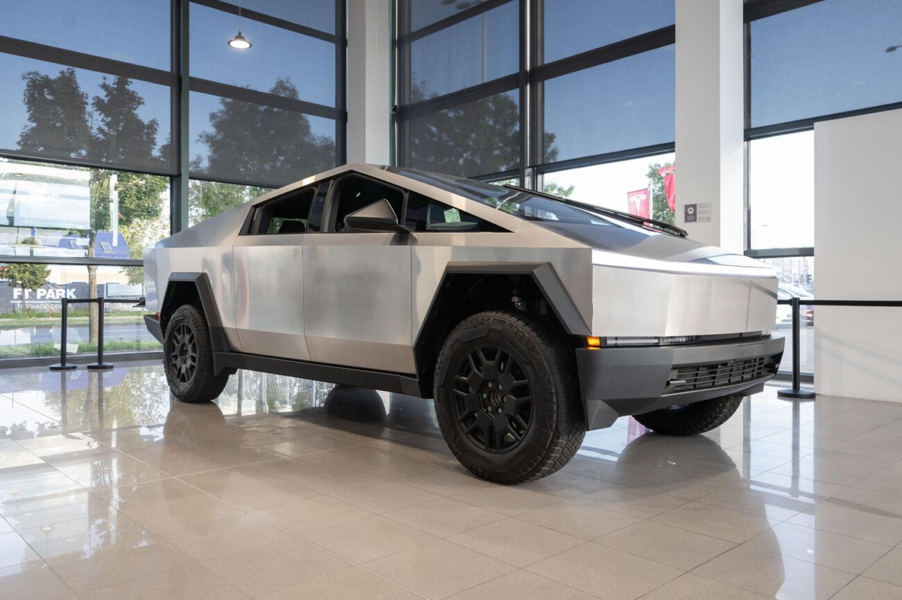 Tesla Cybertruck stigao u Hrvatsku, ali može se samo gledati Tesla Cybertruck stigao u Hrvatsku, ali može se samo gledati