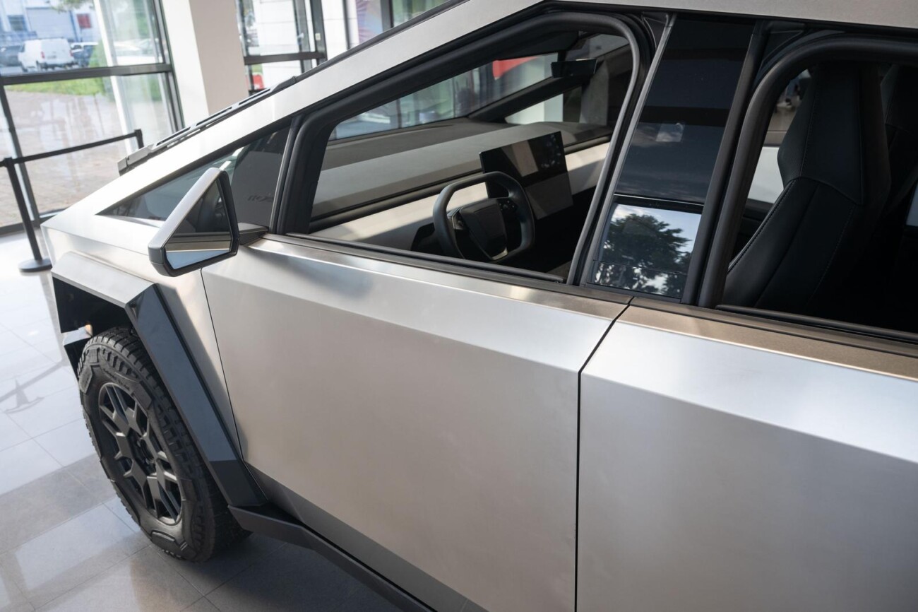 Tesla Cybertruck stigao u Hrvatsku, ali može se samo gledati Tesla Cybertruck stigao u Hrvatsku, ali može se samo gledati
