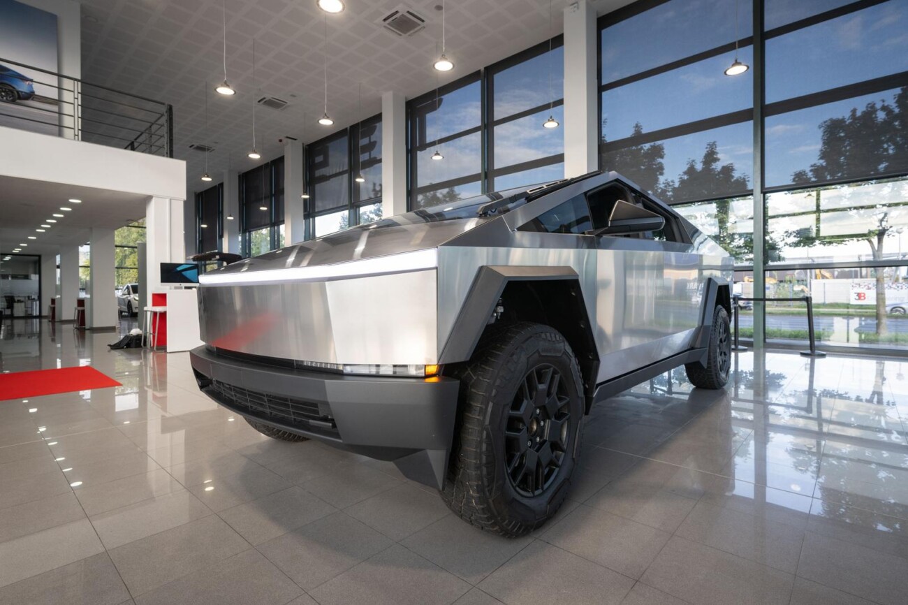 Tesla Cybertruck stigao u Hrvatsku, ali može se samo gledati Tesla Cybertruck stigao u Hrvatsku, ali može se samo gledati