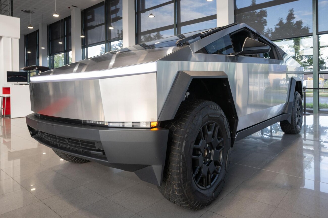 Tesla Cybertruck stigao u Hrvatsku, ali može se samo gledati Tesla Cybertruck stigao u Hrvatsku, ali može se samo gledati