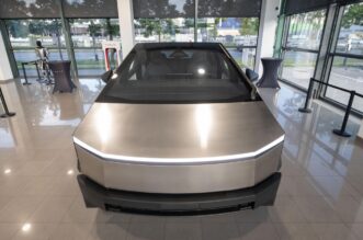 Tesla Cybertruck stigao u Hrvatsku, ali može se samo gledati Tesla Cybertruck stigao u Hrvatsku, ali može se samo gledati
