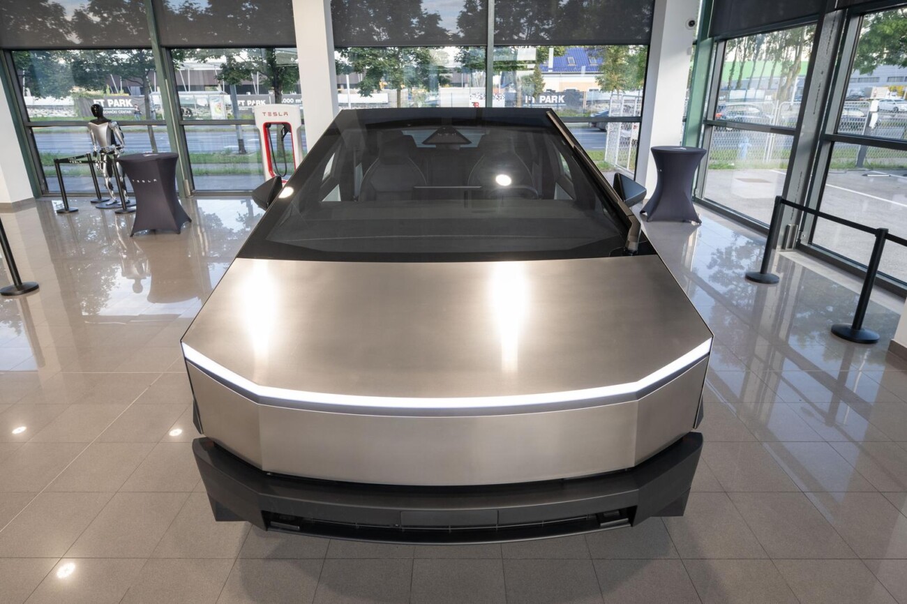 Tesla Cybertruck stigao u Hrvatsku, ali može se samo gledati Tesla Cybertruck stigao u Hrvatsku, ali može se samo gledati