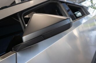 Tesla Cybertruck stigao u Hrvatsku, ali može se samo gledati Tesla Cybertruck stigao u Hrvatsku, ali može se samo gledati