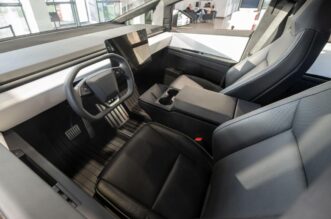 Tesla Cybertruck stigao u Hrvatsku, ali može se samo gledati Tesla Cybertruck stigao u Hrvatsku, ali može se samo gledati