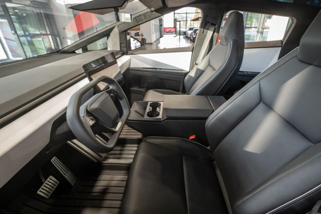 Tesla Cybertruck stigao u Hrvatsku, ali može se samo gledati Tesla Cybertruck stigao u Hrvatsku, ali može se samo gledati
