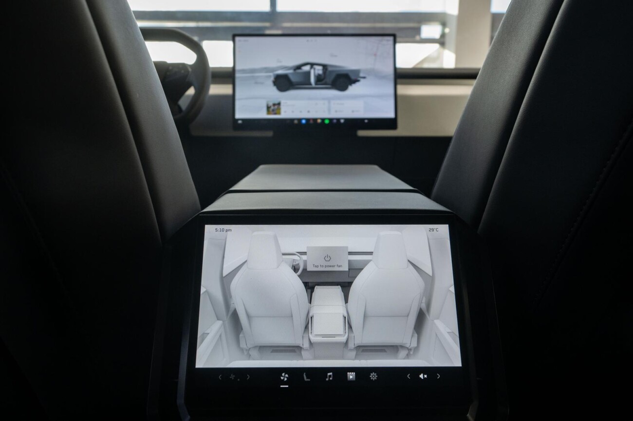 Tesla Cybertruck stigao u Hrvatsku, ali može se samo gledati Tesla Cybertruck stigao u Hrvatsku, ali može se samo gledati