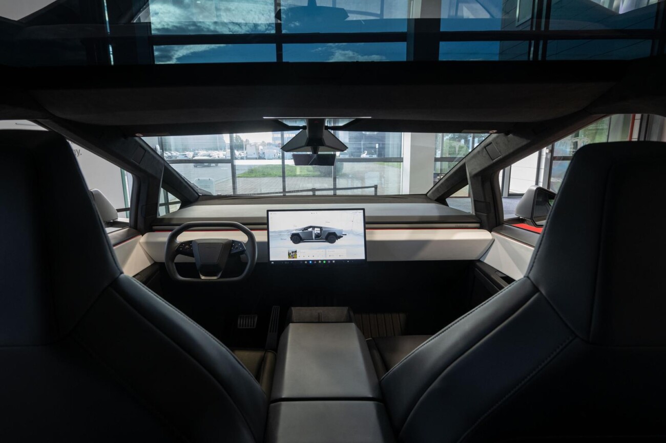 Tesla Cybertruck stigao u Hrvatsku, ali može se samo gledati Tesla Cybertruck stigao u Hrvatsku, ali može se samo gledati