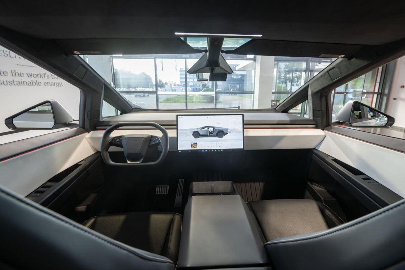 Tesla Cybertruck stigao u Hrvatsku, ali može se samo gledati Tesla Cybertruck stigao u Hrvatsku, ali može se samo gledati