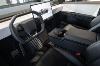 Tesla Cybertruck stigao u Hrvatsku, ali može se samo gledati Tesla Cybertruck stigao u Hrvatsku, ali može se samo gledati