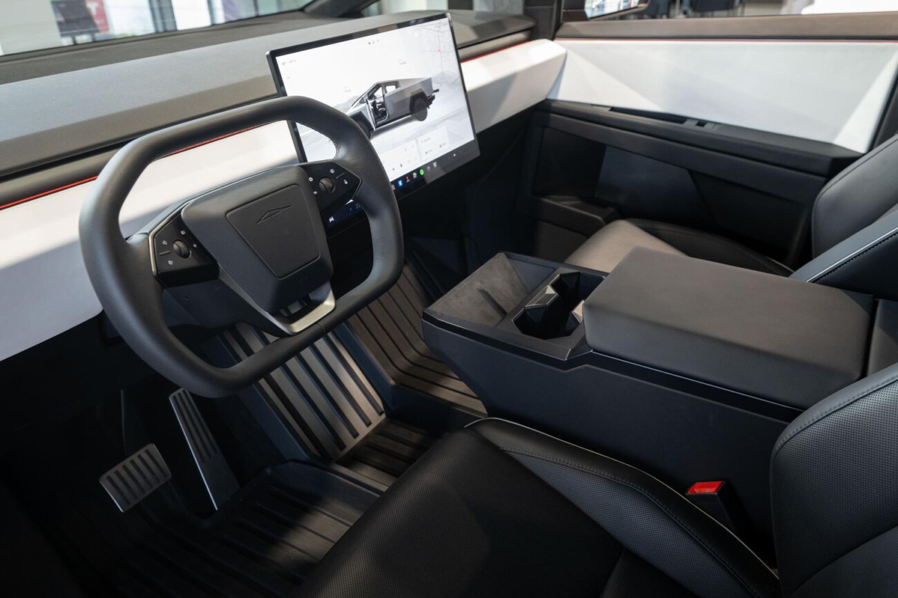 Tesla Cybertruck stigao u Hrvatsku, ali može se samo gledati Tesla Cybertruck stigao u Hrvatsku, ali može se samo gledati