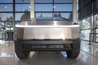 Tesla Cybertruck stigao u Hrvatsku, ali može se samo gledati Tesla Cybertruck stigao u Hrvatsku, ali može se samo gledati