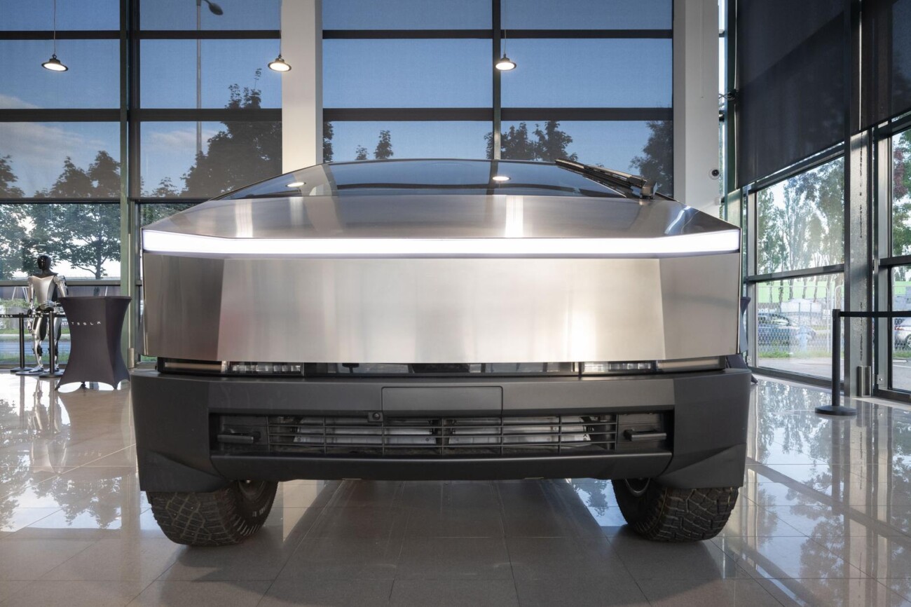 Tesla Cybertruck stigao u Hrvatsku, ali može se samo gledati Tesla Cybertruck stigao u Hrvatsku, ali može se samo gledati