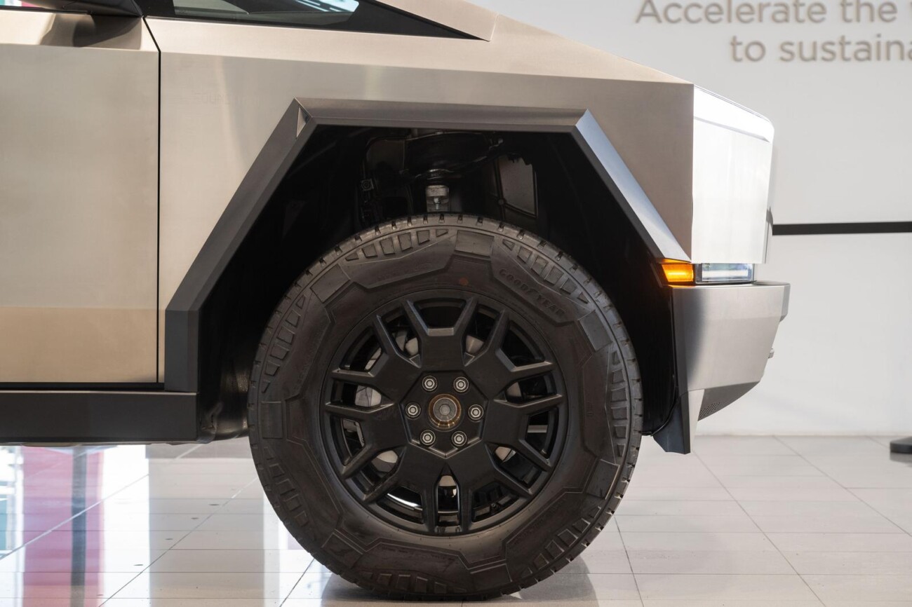Tesla Cybertruck stigao u Hrvatsku, ali može se samo gledati Tesla Cybertruck stigao u Hrvatsku, ali može se samo gledati