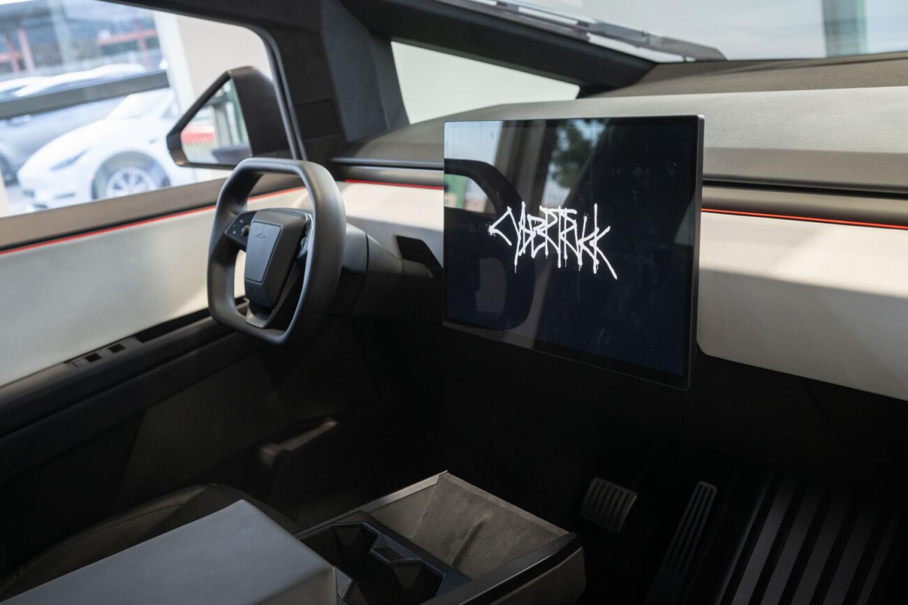 Tesla Cybertruck stigao u Hrvatsku, ali može se samo gledati Tesla Cybertruck stigao u Hrvatsku, ali može se samo gledati