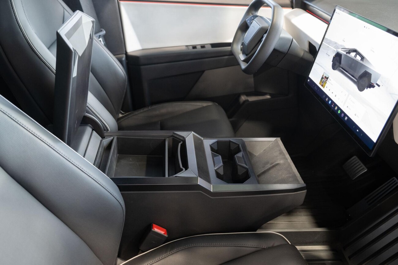 Tesla Cybertruck stigao u Hrvatsku, ali može se samo gledati Tesla Cybertruck stigao u Hrvatsku, ali može se samo gledati