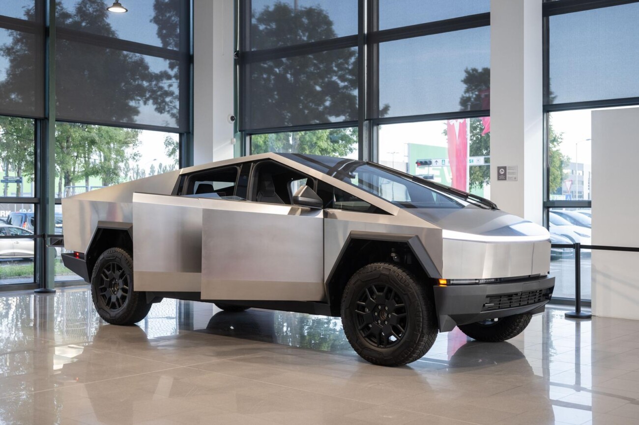 Tesla Cybertruck stigao u Hrvatsku, ali može se samo gledati Tesla Cybertruck stigao u Hrvatsku, ali može se samo gledati