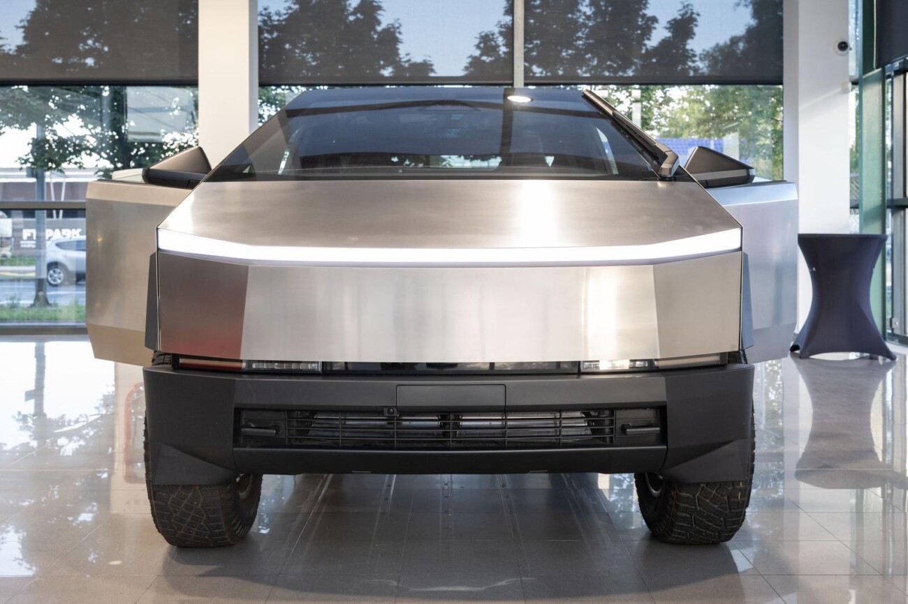 Tesla Cybertruck stigao u Hrvatsku, ali može se samo gledati Tesla Cybertruck stigao u Hrvatsku, ali može se samo gledati