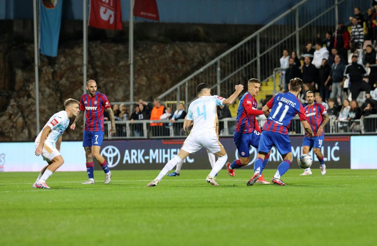 Rijeka: Rijeka i Hajduk sastali se u 8. kolu SuperSport HNL-a Rijeka: Rijeka i Hajduk sastali se u 8. kolu SuperSport HNL-a