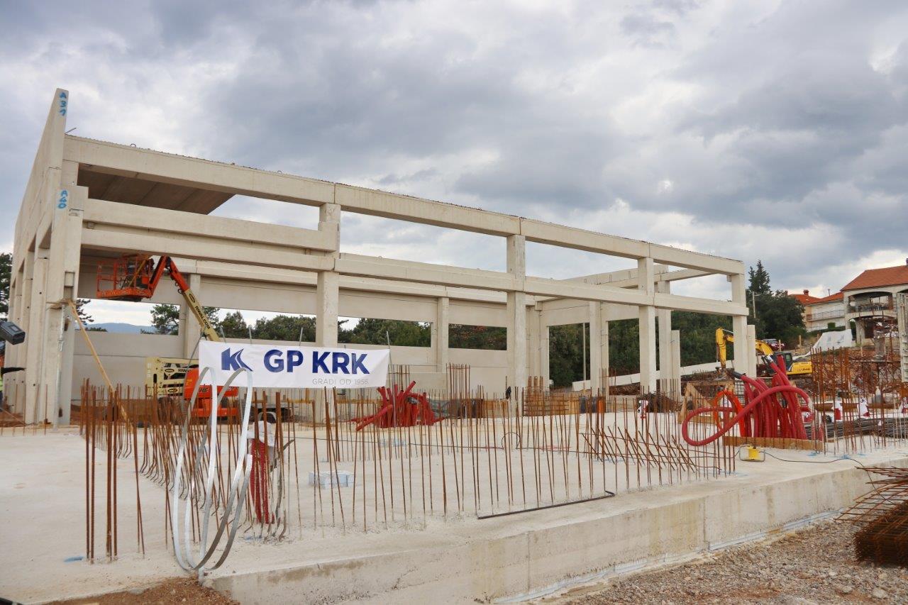 Polaganje-vremenske-kapsule-u-temelje-novog-Tehničko-servisnog-centra-Autokluba-Rijeka-na-Rujevici-15