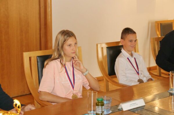 Prijem-za-šahiste-Laru-Zagorac-i-Erika-Golubovića-4