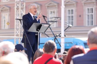 Zagreb: Prosvjed umirovljenika na Trgu bana Jelačića Zagreb: Prosvjed umirovljenika na Trgu bana Jelačića