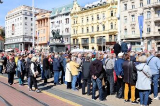 Zagreb: Prosvjed umirovljenika na Trgu bana Jelačića Zagreb: Prosvjed umirovljenika na Trgu bana Jelačića