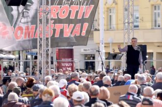 Zagreb: Prosvjed umirovljenika na Trgu bana Jelačića Zagreb: Prosvjed umirovljenika na Trgu bana Jelačića