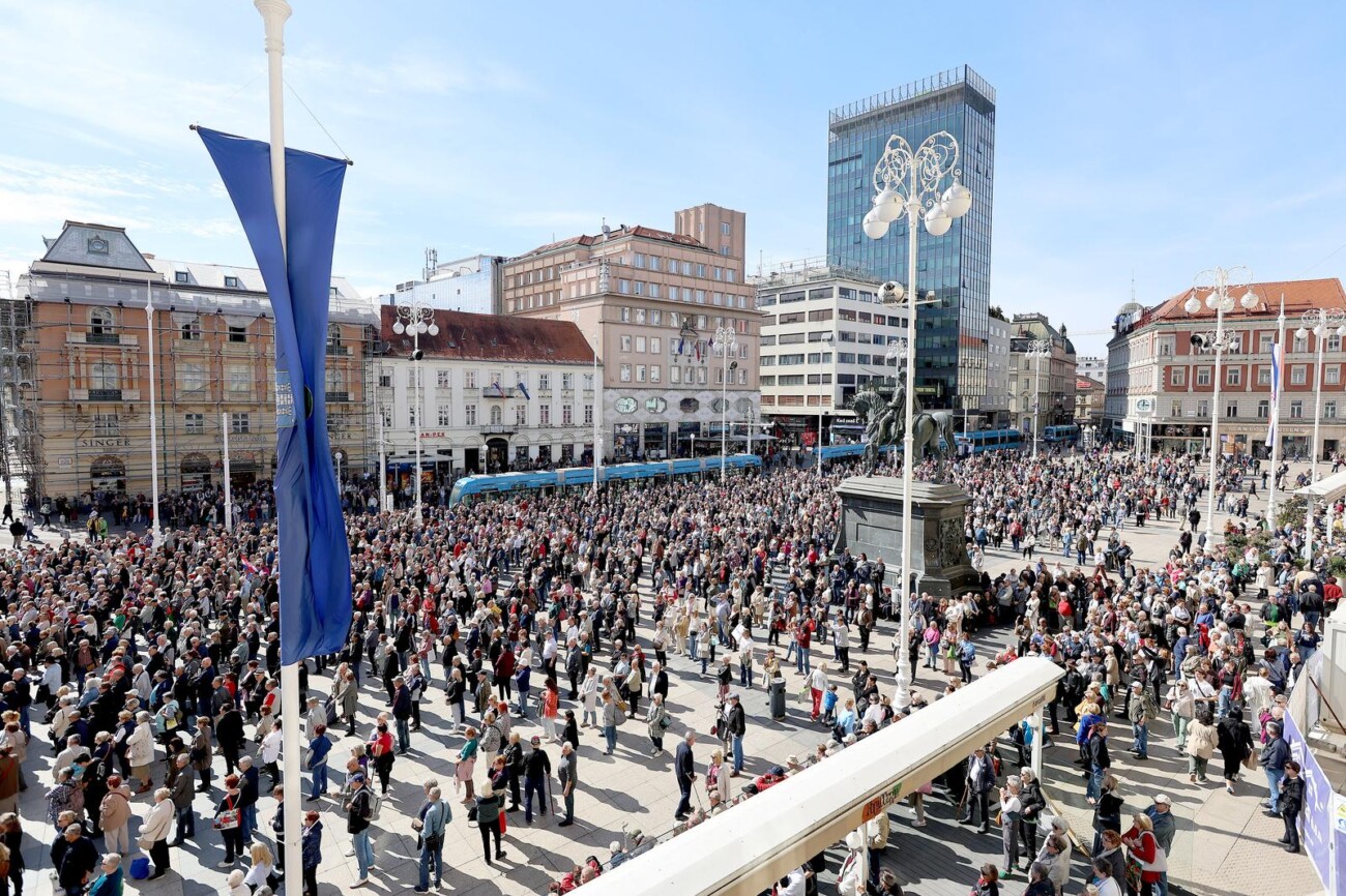Zagreb: Na Trgu bana Jelacica prosvjedovali umirovljenici Zagreb: Na Trgu bana Jelacica prosvjedovali umirovljenici