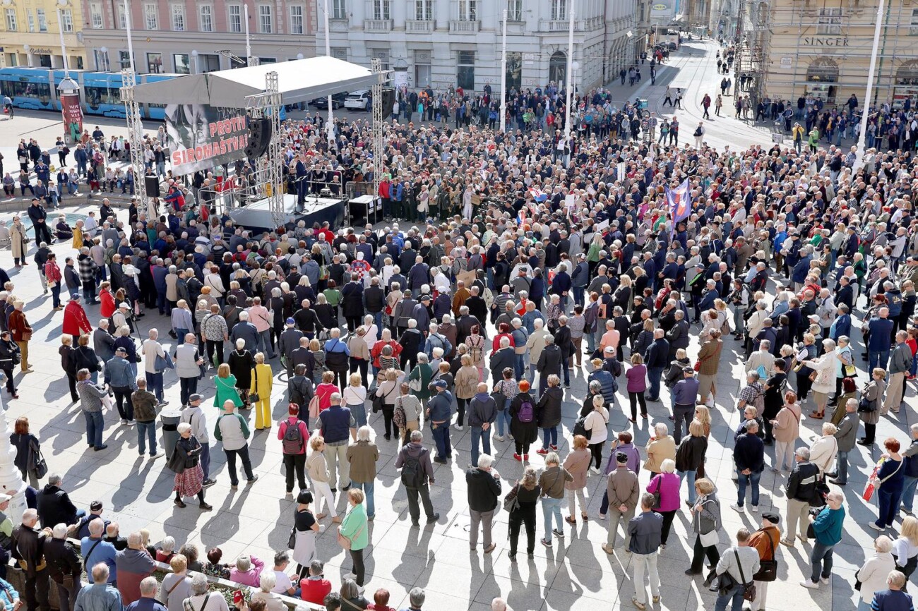 Zagreb: Na Trgu bana Jelacica prosvjedovali umirovljenici Zagreb: Na Trgu bana Jelacica prosvjedovali umirovljenici