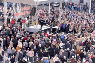 Zagreb: Na Trgu bana Jelacica prosvjedovali umirovljenici Zagreb: Na Trgu bana Jelacica prosvjedovali umirovljenici