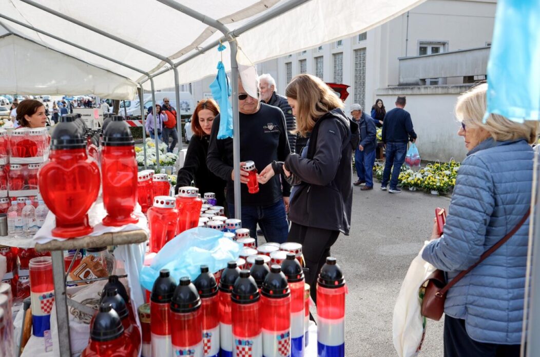 Zadar: Prodaja cvijeća na Gradskom groblju Zadar: Prodaja cvijeća na Gradskom groblju