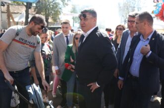 Predsjednik Republike sudjelovao je na centralnom događaju „Pozdrav Beloj nedeji“ manifestacije „Bela nedeja“ u Gradu Kastvu Predsjednik Republike sudjelovao je na centralnom događaju „Pozdrav Beloj nedeji“ manifestacije „Bela nedeja“ u Gradu Kastvu