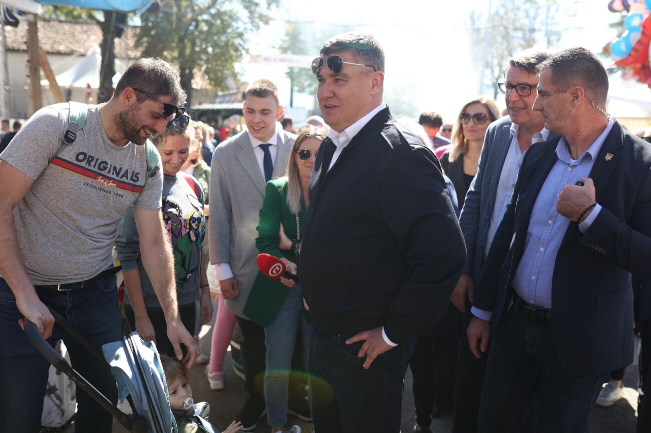 Predsjednik Republike sudjelovao je na centralnom događaju „Pozdrav Beloj nedeji“ manifestacije „Bela nedeja“ u Gradu Kastvu Predsjednik Republike sudjelovao je na centralnom događaju „Pozdrav Beloj nedeji“ manifestacije „Bela nedeja“ u Gradu Kastvu