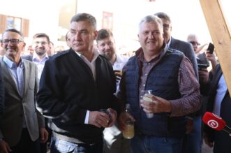 Predsjednik Republike sudjelovao je na centralnom događaju „Pozdrav Beloj nedeji“ manifestacije „Bela nedeja“ u Gradu Kastvu Predsjednik Republike sudjelovao je na centralnom događaju „Pozdrav Beloj nedeji“ manifestacije „Bela nedeja“ u Gradu Kastvu