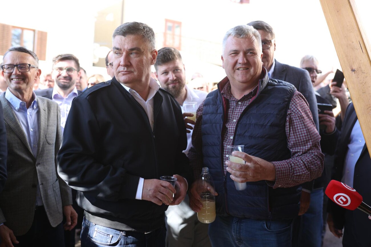 Predsjednik Republike sudjelovao je na centralnom događaju „Pozdrav Beloj nedeji“ manifestacije „Bela nedeja“ u Gradu Kastvu Predsjednik Republike sudjelovao je na centralnom događaju „Pozdrav Beloj nedeji“ manifestacije „Bela nedeja“ u Gradu Kastvu