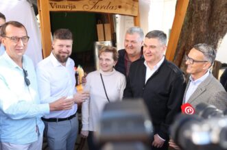 Predsjednik Republike sudjelovao je na centralnom događaju „Pozdrav Beloj nedeji“ manifestacije „Bela nedeja“ u Gradu Kastvu Predsjednik Republike sudjelovao je na centralnom događaju „Pozdrav Beloj nedeji“ manifestacije „Bela nedeja“ u Gradu Kastvu