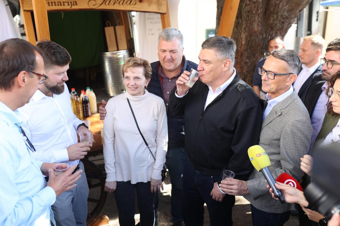 Predsjednik Republike sudjelovao je na centralnom događaju „Pozdrav Beloj nedeji“ manifestacije „Bela nedeja“ u Gradu Kastvu Predsjednik Republike sudjelovao je na centralnom događaju „Pozdrav Beloj nedeji“ manifestacije „Bela nedeja“ u Gradu Kastvu