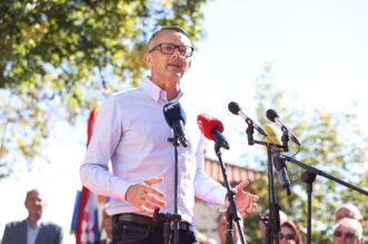 Predsjednik Republike sudjelovao je na centralnom događaju „Pozdrav Beloj nedeji“ manifestacije „Bela nedeja“ u Gradu Kastvu Predsjednik Republike sudjelovao je na centralnom događaju „Pozdrav Beloj nedeji“ manifestacije „Bela nedeja“ u Gradu Kastvu